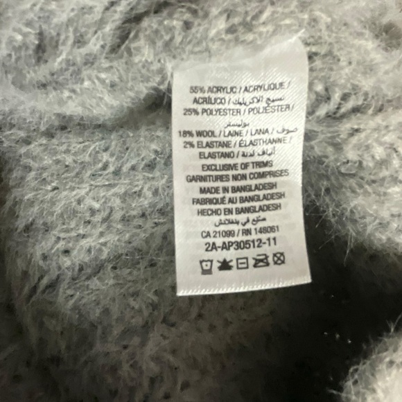 Arlene Knitted Short V neck Gray Chunky Cardigan Sweater - Picture 14 of 15